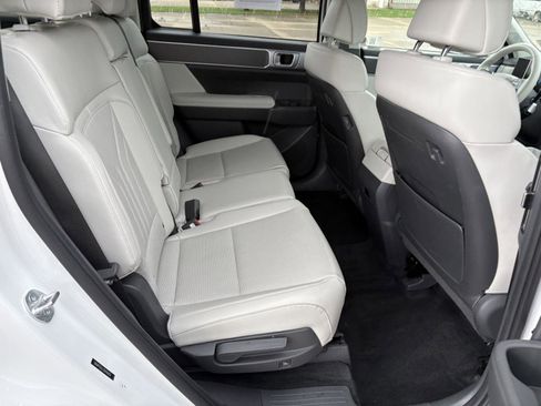 Used 2025 Hyundai Santa Fe SEL AWD/4WD image 17