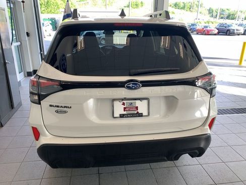 Used 2025 Subaru Forester Premium AWD/4WD image 14