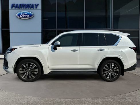 Used 2024 Lexus LX 600 4WD w/ Luxury Package image 8