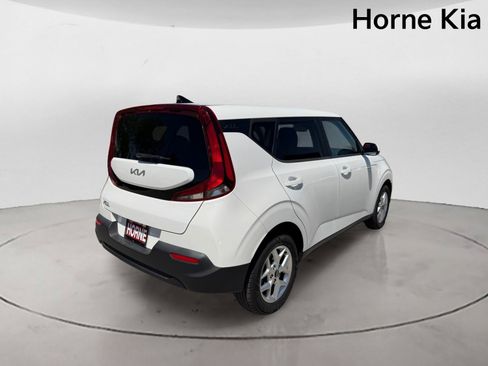Used 2022 Kia Soul LX w/ Technology Package FWD image 4