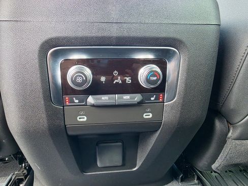 Used 2023 GMC Yukon XL SLT w/ SLT Luxury Package AWD/4WD image 23