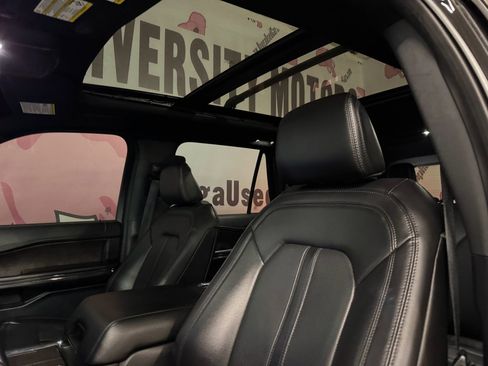 Used 2021 Ford Expedition Limited image 19