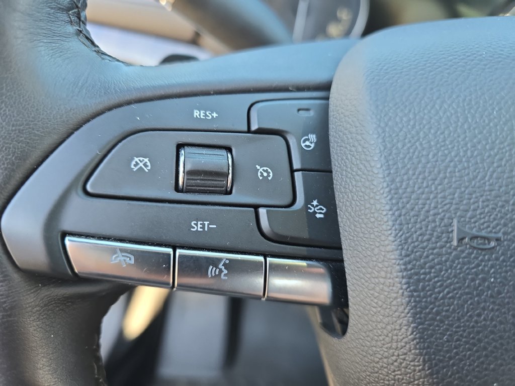 Used 2023 Cadillac XT4 Premium Luxury w/ Technology Package AWD/4WD image 19