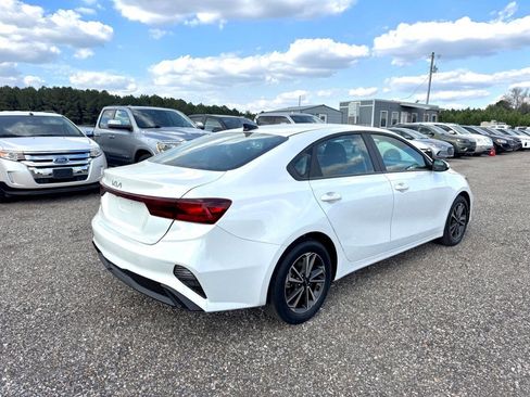 Used 2024 Kia Forte LXS image 9