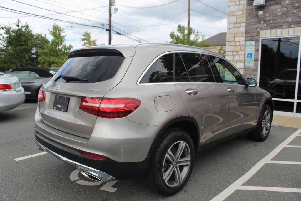Used 2019 Mercedes-Benz GLC 300 4MATIC image 5