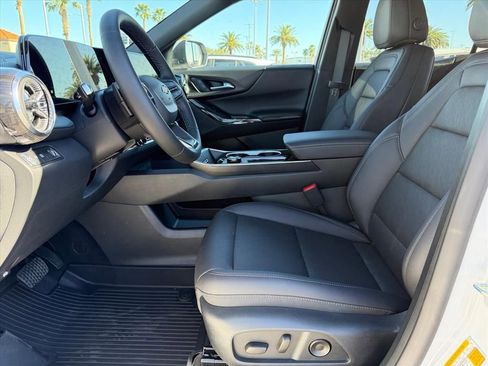 New 2026 Chevrolet Equinox LT w/ Convenience Package II FWD image 5