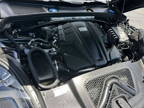 Used 2020 Porsche Macan Turbo AWD/4WD image 10