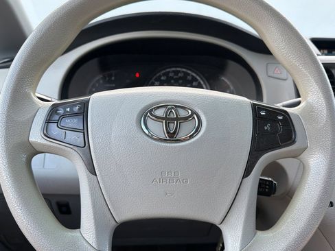 Used 2014 Toyota Sienna LE FWD image 35