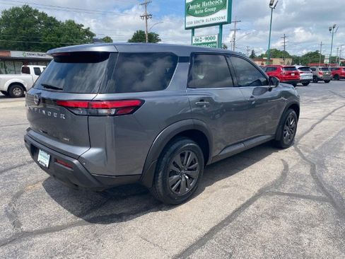 Used 2022 Nissan Pathfinder S AWD/4WD image 5