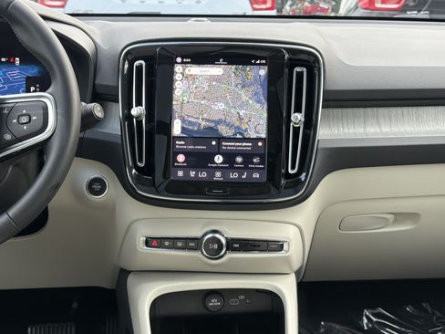 Certified 2023 Volvo XC40 B5 Plus w/ Protection Package Premier AWD/4WD image 30