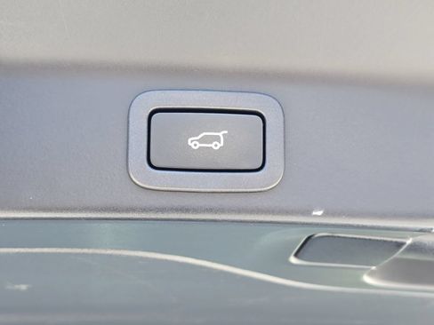 Used 2019 Jaguar F-PACE Prestige AWD/4WD image 16