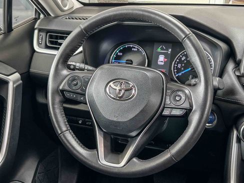 Used 2022 Toyota RAV4 XLE Premium AWD/4WD image 15