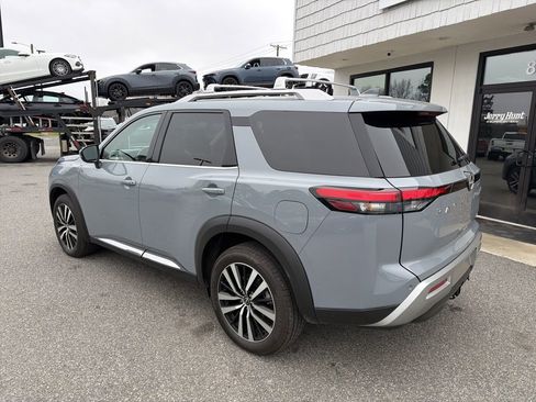 Used 2025 Nissan Pathfinder Platinum w/ Cargo Package image 6