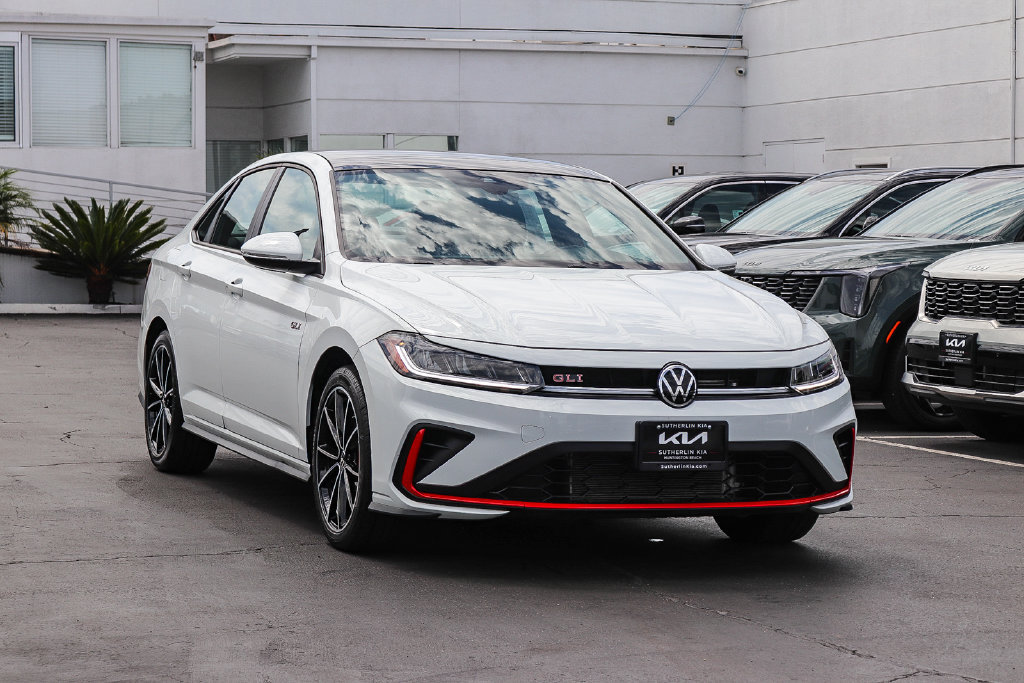 Used 2025 Volkswagen Jetta GLI Autobahn FWD image 3