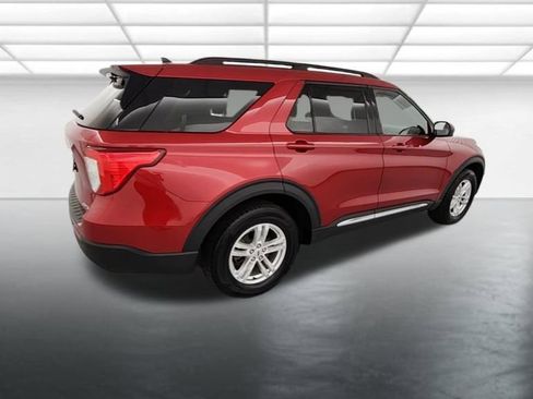 Used 2023 Ford Explorer XLT w/ Equipment Group 202A AWD/4WD image 8