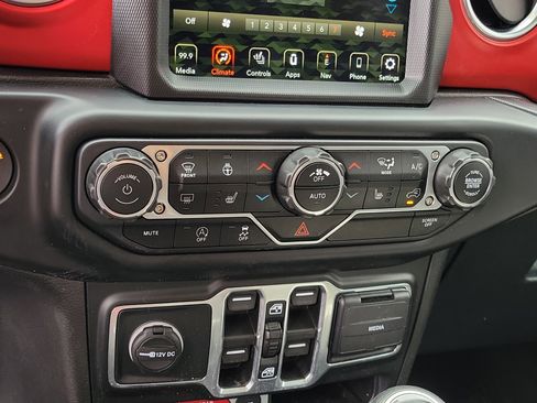 Used 2022 Jeep Wrangler Unlimited Rubicon w/ LED Lighting Group AWD/4WD image 27