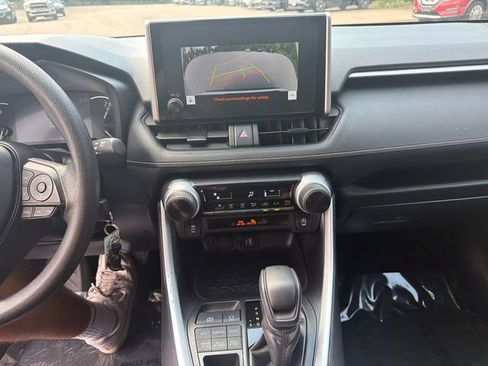 Used 2025 Toyota RAV4 LE AWD/4WD image 31