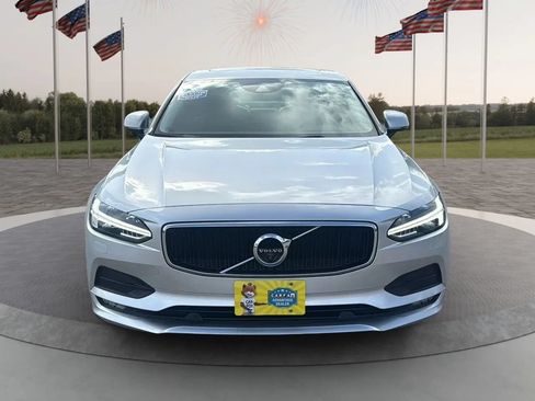 Used 2018 Volvo S90 T5 Momentum w/ Convenience Package FWD image 2
