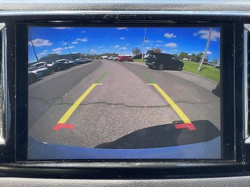 Used 2022 Chrysler Voyager LX FWD image 10