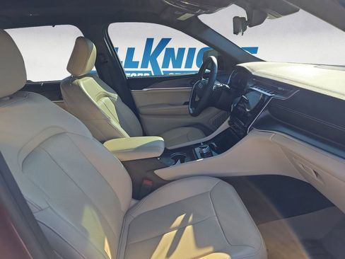 Used 2025 Jeep Grand Cherokee L Limited w/ Luxury Tech Group II image 15