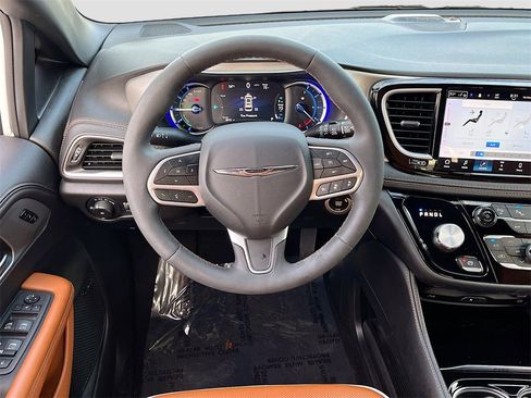 Certified 2024 Chrysler Pacifica Pinnacle image 24