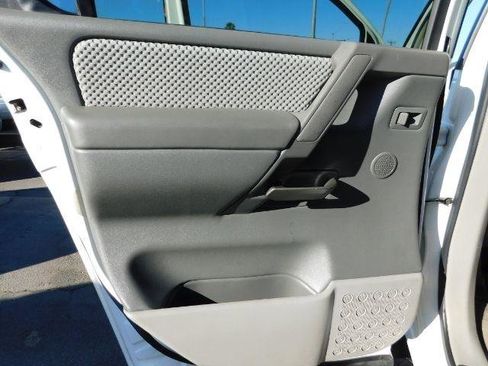 Used 2004 Nissan Armada SE image 15