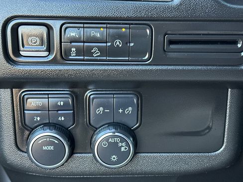 Used 2024 Chevrolet Tahoe Premier image 38