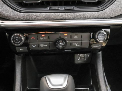 New 2026 Jeep Compass Latitude image 16