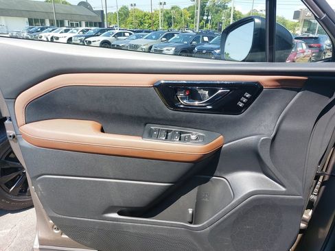 Certified 2025 Subaru Forester Touring w/ Popular Package - Touring AWD/4WD image 28