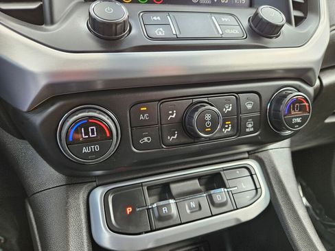 Used 2021 GMC Acadia SLT image 27