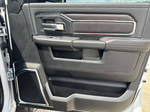 Used 2025 RAM 3500 Laramie AWD/4WD image 19