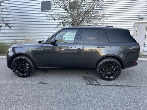 New 2026 Land Rover Range Rover SE image 2
