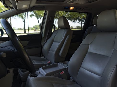 Used 2014 Honda Odyssey Touring image 17