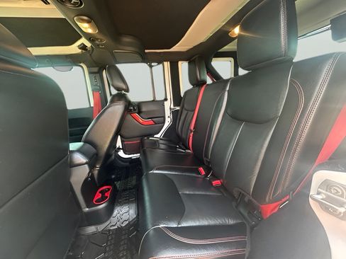 Used 2017 Jeep Wrangler Unlimited Rubicon AWD/4WD image 16