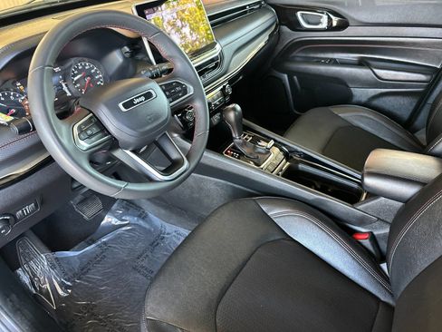 Used 2024 Jeep Compass Trailhawk AWD/4WD image 11