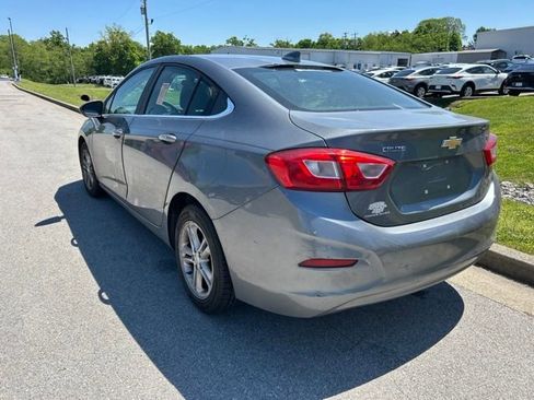 Used 2018 Chevrolet Cruze LT w/ Convenience Package FWD image 4