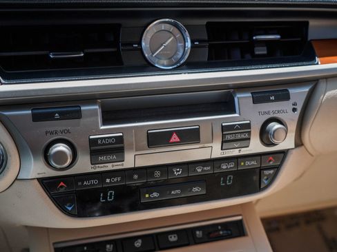 Used 2015 Lexus ES 300h w/ Navigation System Package FWD image 22