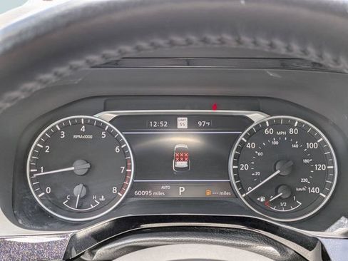 Used 2023 Nissan Pathfinder SL AWD/4WD image 30