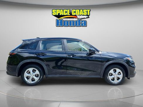 Used 2023 Honda HR-V LX image 8