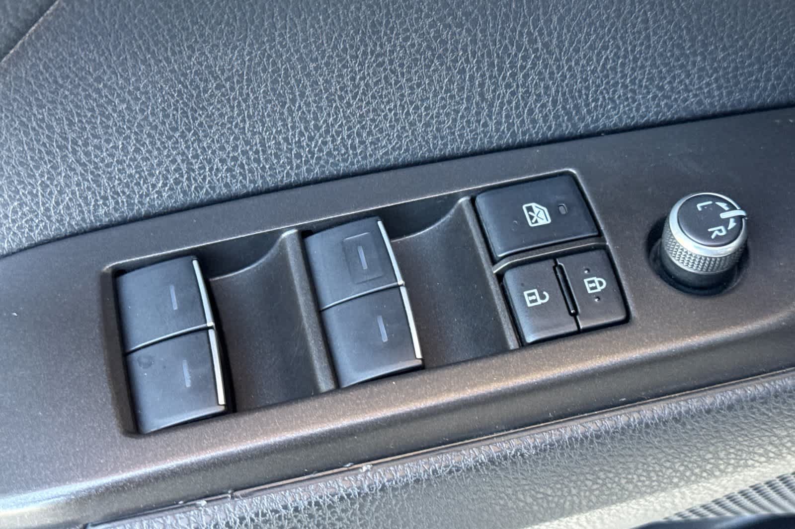 Used 2023 Toyota Camry XSE FWD image 8