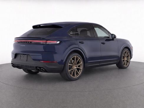 Used 2024 Porsche Cayenne Coupe AWD/4WD image 3