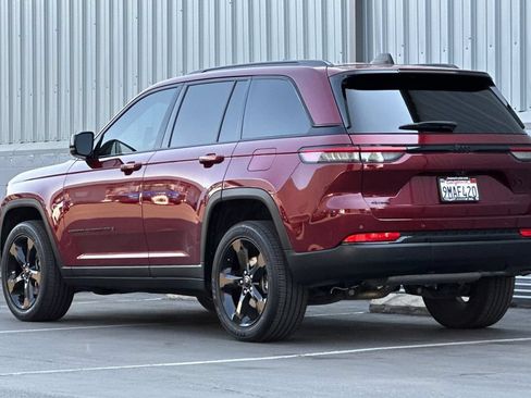 Used 2024 Jeep Grand Cherokee Altitude AWD/4WD image 6