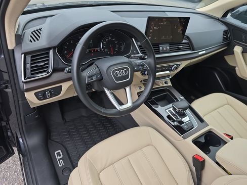 Used 2023 Audi Q5 2.0T Premium w/ Convenience Package AWD/4WD image 16