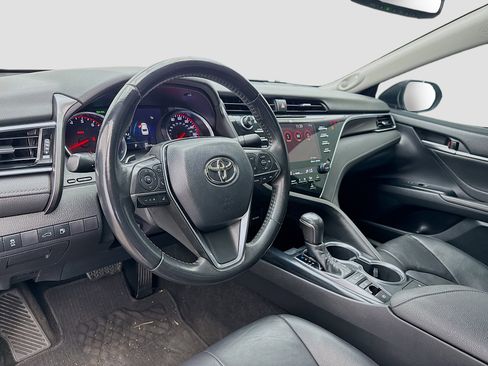 Used 2018 Toyota Camry XSE image 7