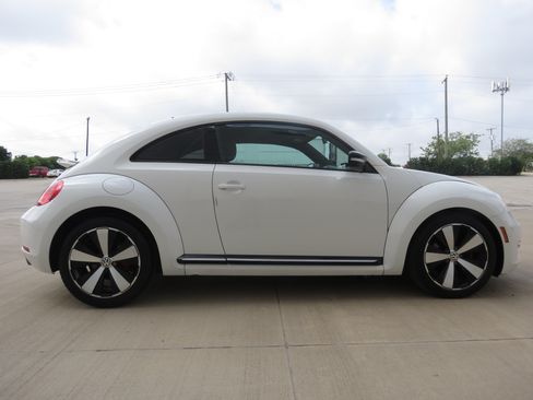 Used 2012 Volkswagen Beetle Turbo FWD image 6
