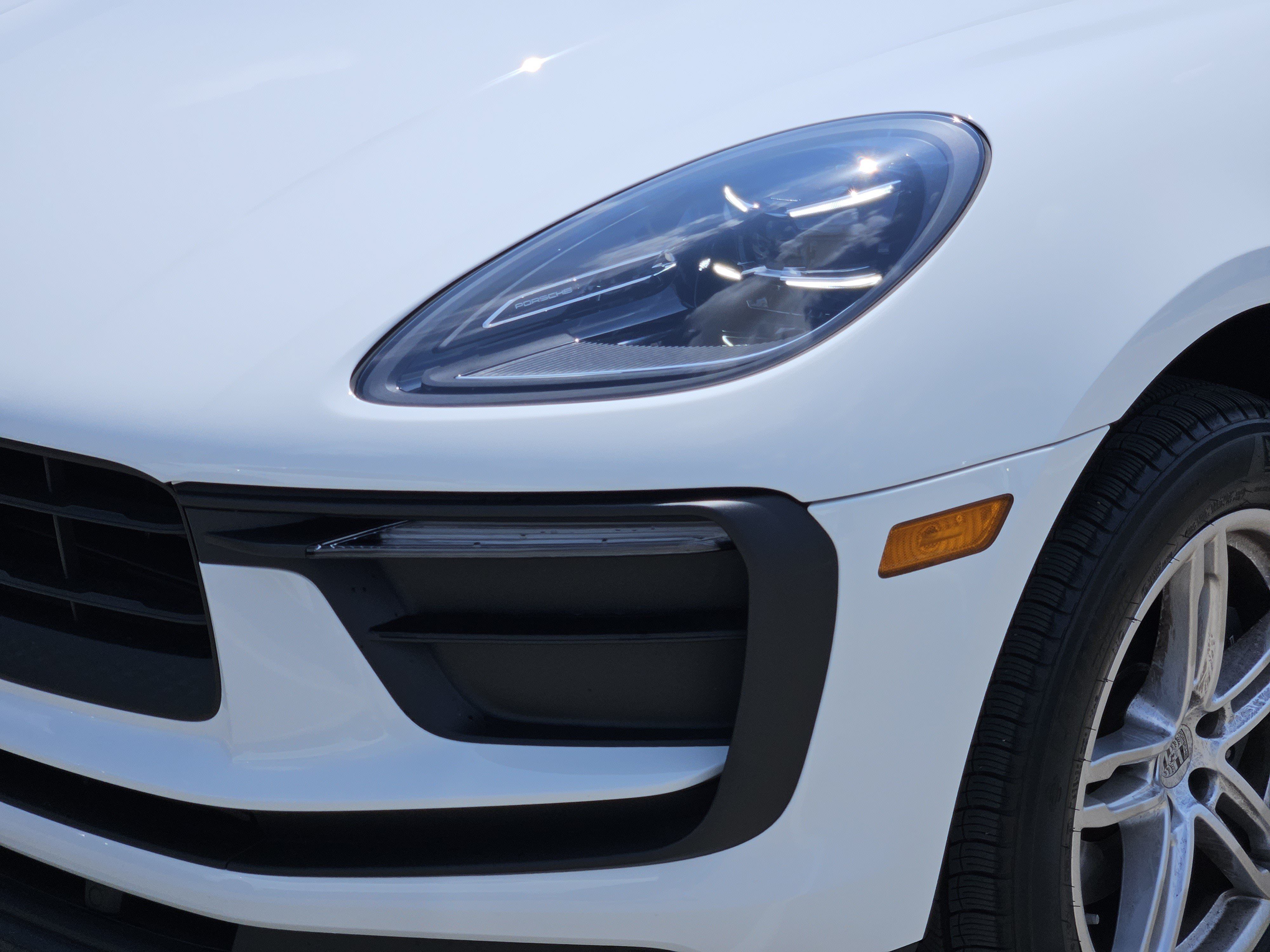 Certified 2026 Porsche Macan AWD/4WD image 12