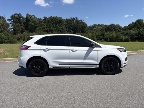 Used 2024 Ford Edge SE w/ Black Appearance Package AWD/4WD image 2