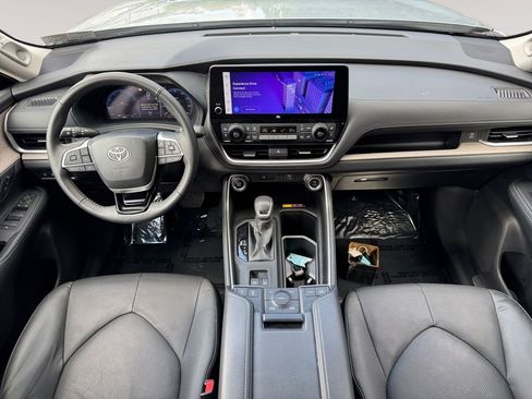 Used 2024 Toyota Grand Highlander AWD image 10