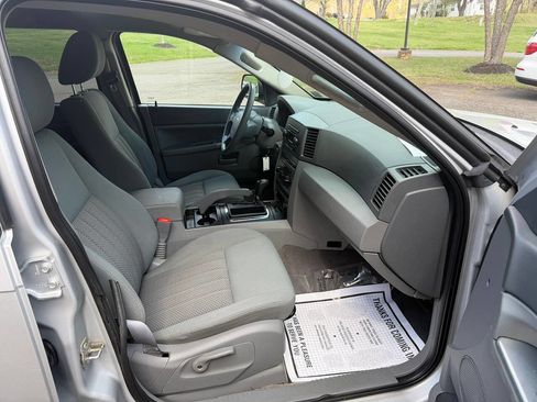 Used 2005 Jeep Grand Cherokee Laredo image 24