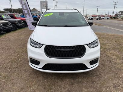 Used 2025 Chrysler Pacifica Limited